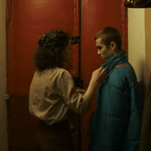 Gif картинка из сериала "Слово Пацана" Gif картинка из сериала "Слово Пацана"