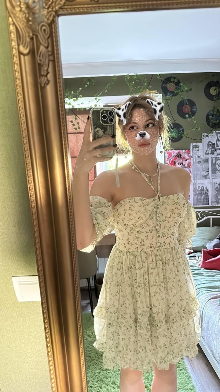 Смешное селфи liubliuerena в маске собачки. Смешное селфи liubliuerena в маске собачки.