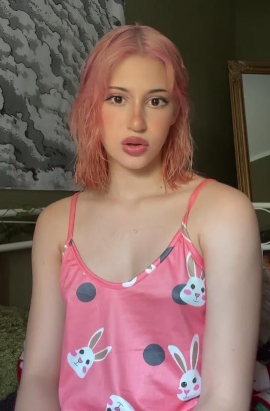 Горячие фотографии liubliuerena с розовыми волосами в ночнушке, слитые в сеть. Горячие фотографии liubliuerena с розовыми волосами в ночнушке, слитые в сеть.