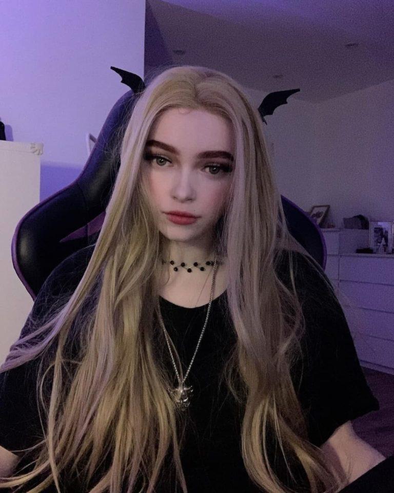 ELLVI playing Just Chatting. ELLVI playing Just Chatting.