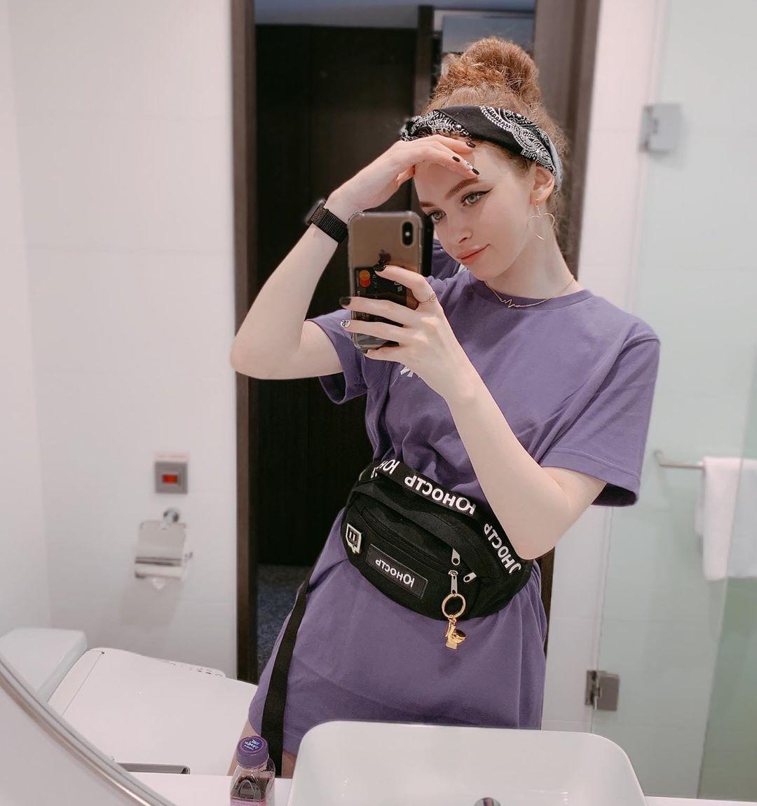 Сегодня мы для Вас подготовили горячую подборку с обнаженной блогершей. Сегодня мы для Вас подготовили горячую подборку с обнаженной блогершей.