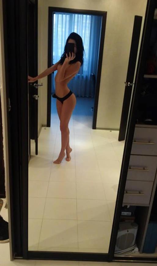 А на этом откровенном селфи Евстолия в чёрных трусах и без лифчика.