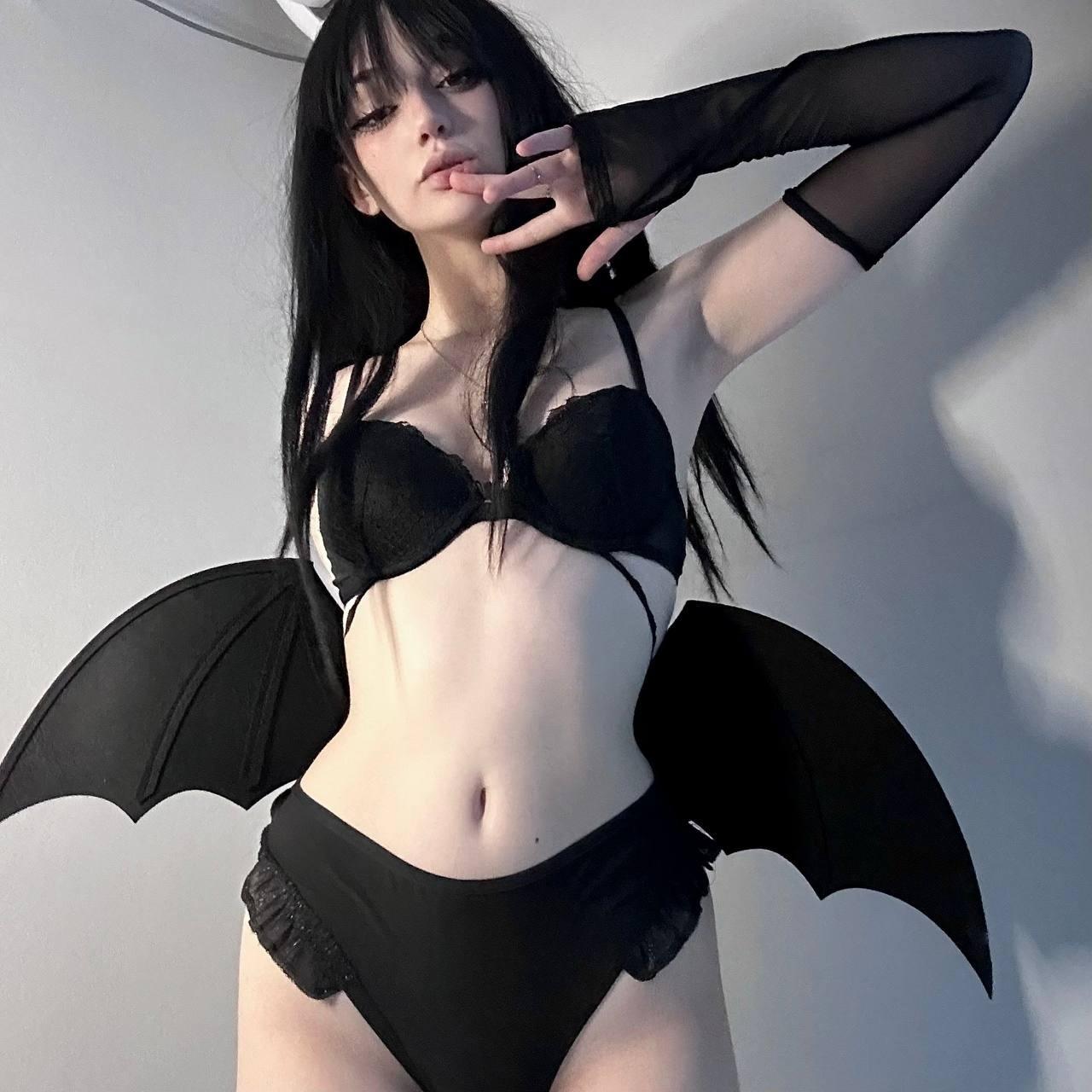 Ещё один откровенный снимок shawtyshaww в чёрном нижнем белье. Ещё один откровенный снимок shawtyshaww в чёрном нижнем белье.