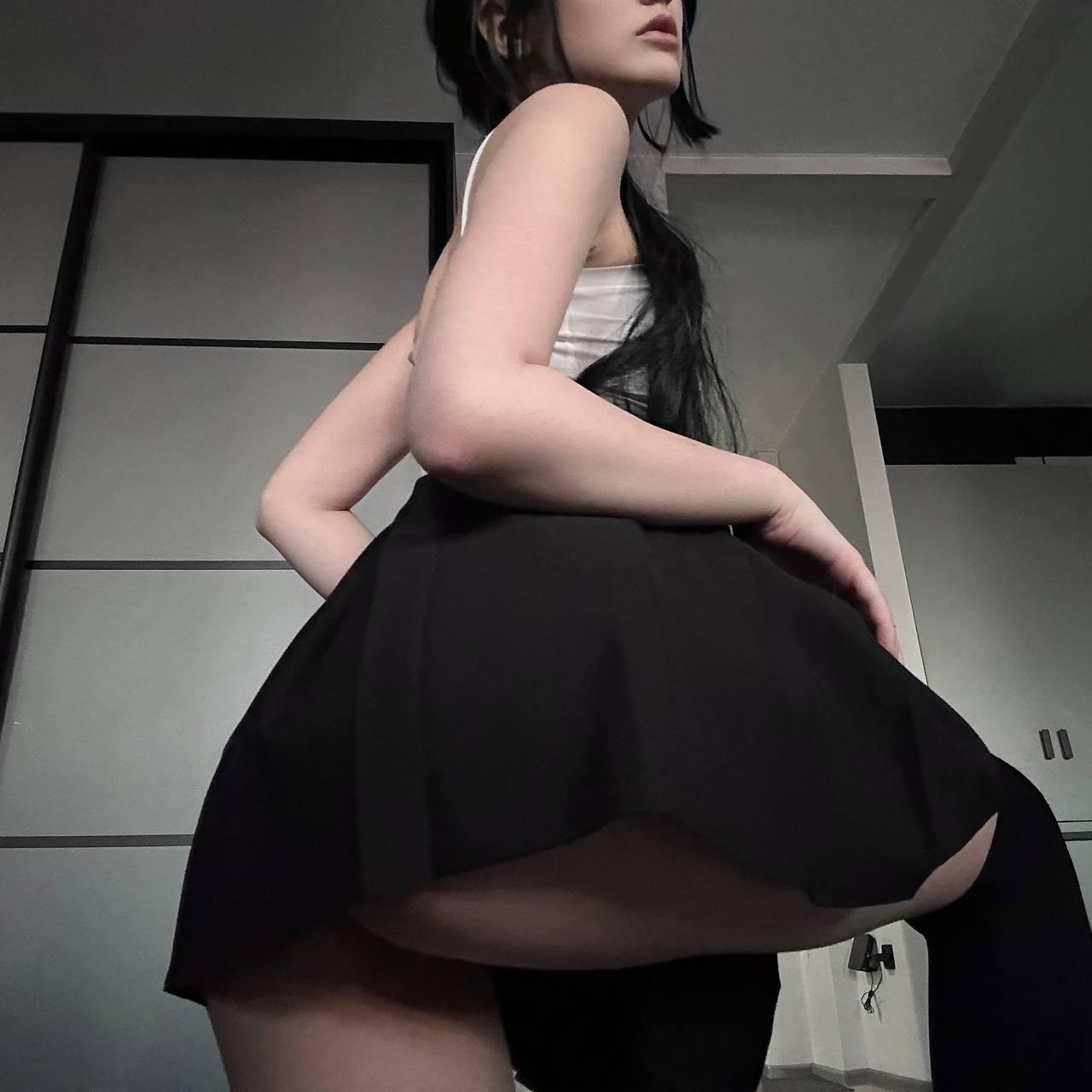 Откровенный кадр Liza Sharwti в короткой мини юбке. Откровенный кадр Liza Sharwti в короткой мини юбке.