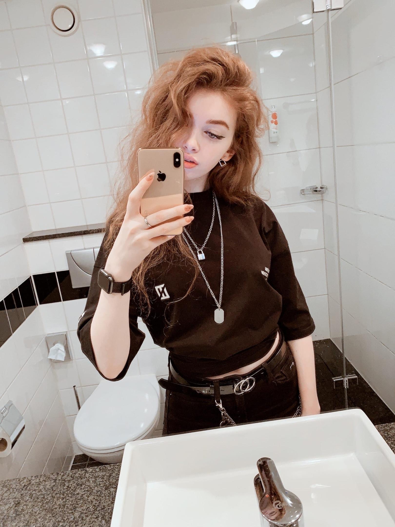 Среди прочих слитых фото, вы тут найдете откровенные снимки в нижнем белье и в купальнике. Среди прочих слитых фото, вы тут найдете откровенные снимки в нижнем белье и в купальнике.