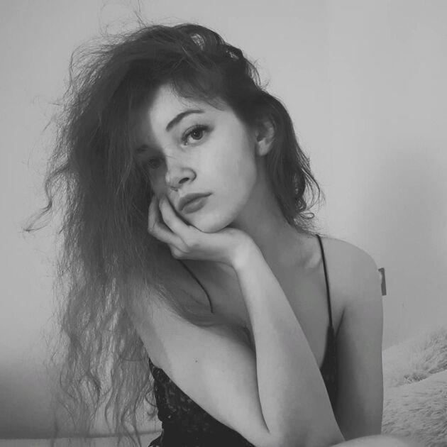 Элви стримерша Твич, Диана Райс feet. Элви стримерша Твич, Диана Райс feet.