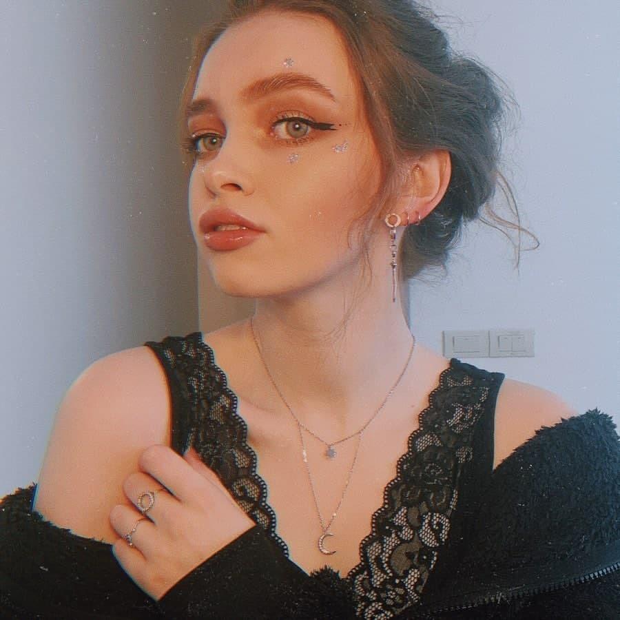 Ellvi стримерша Ellvi стримерша