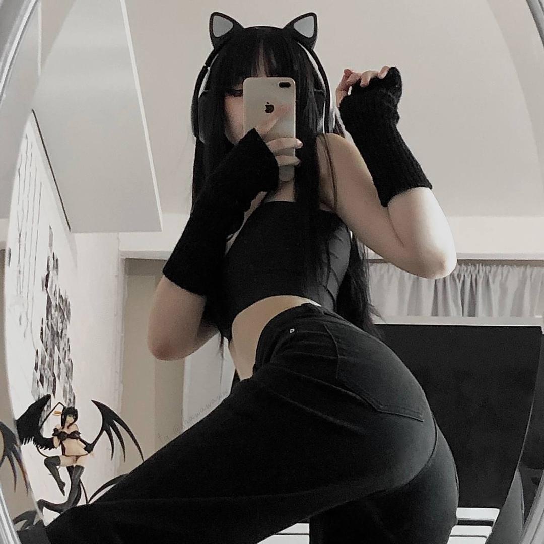 Селфи от shawty в обтягивающих джинсах. Селфи от shawty в обтягивающих джинсах.