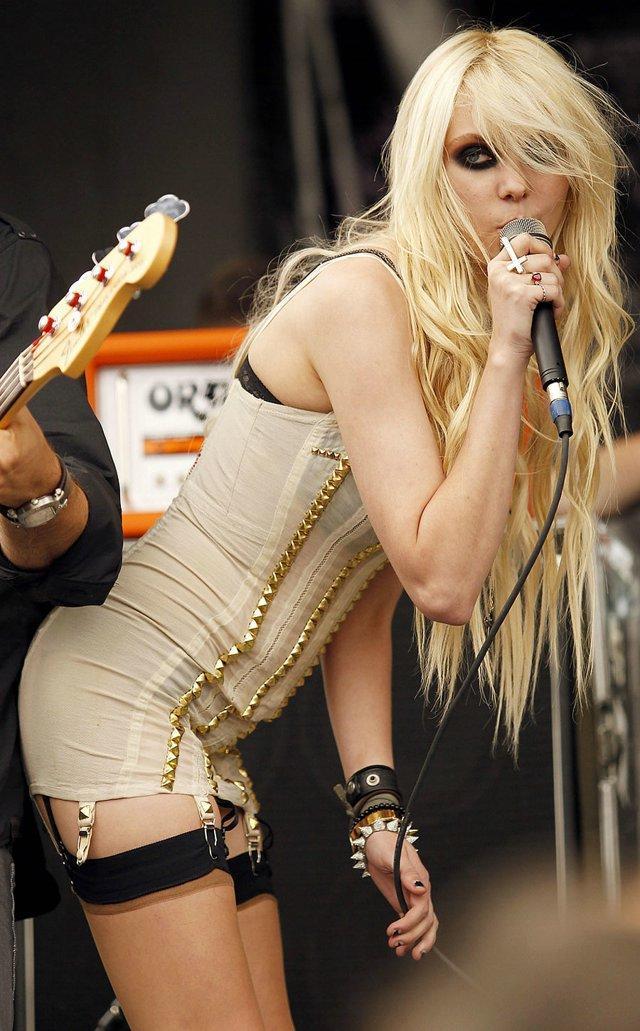 Засвет от Taylor Momsen фото Засвет от Taylor Momsen фото