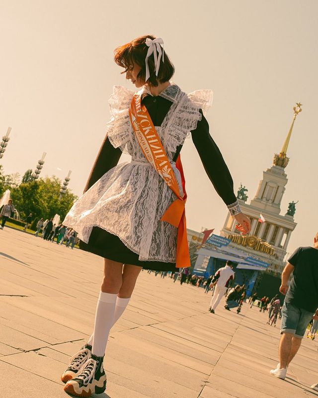 Снимок Нели Рей в школьной униформе. Снимок Нели Рей в школьной униформе.