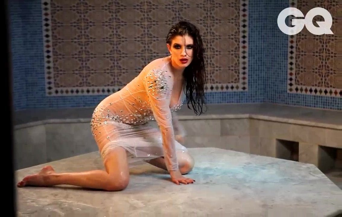 Горячая фотка с Чиповской из журнала GQ. Горячая фотка с Чиповской из журнала GQ.