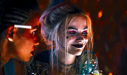 Гифка из фильма "Хищные Птицы : Потрясающая история Харли Квинн"