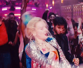 Гифка из фильма "Хищные Птицы : Потрясающая история Харли Квинн"