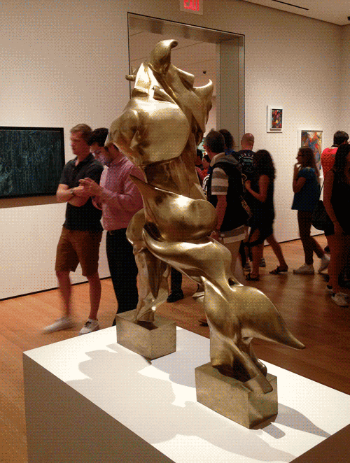 Бесконечная Гифка статуя в музее. Бесконечная Гифка статуя в музее.