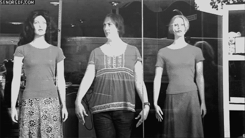 Смешная гифка розыгрыш в магазине