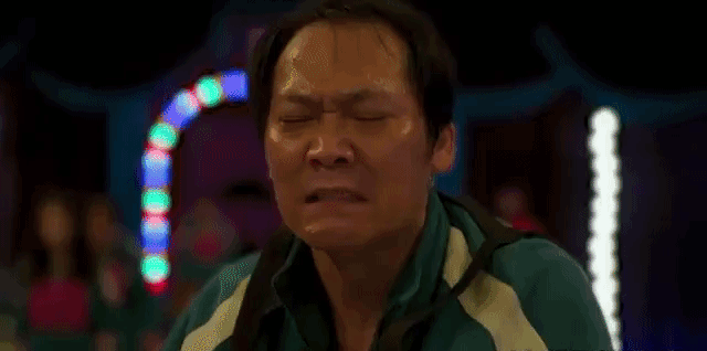 Ржачная гиф картинка Рикардо Милос в Игре в Кальмара Ржачная гиф картинка Рикардо Милос в Игре в Кальмара