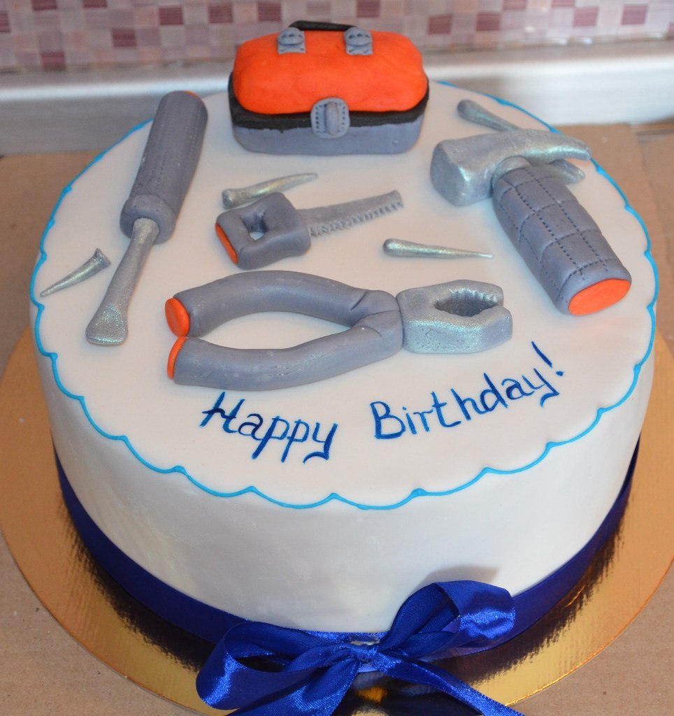 Торт с инструментами для мужчины автомобилиста Торт с инструментами для мужчины автомобилиста