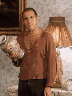 Смешная gif анимация Адриано Челентано Укрощение строптивой гиф Смешная gif анимация Адриано Челентано Укрощение строптивой гиф