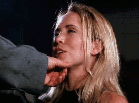 Гифка девушка облизывает палец мужчине. Гифка девушка облизывает палец мужчине.