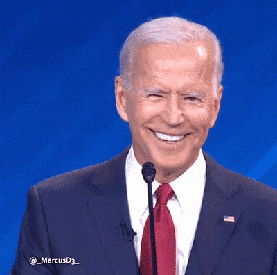 Байден с улыбкой кивает