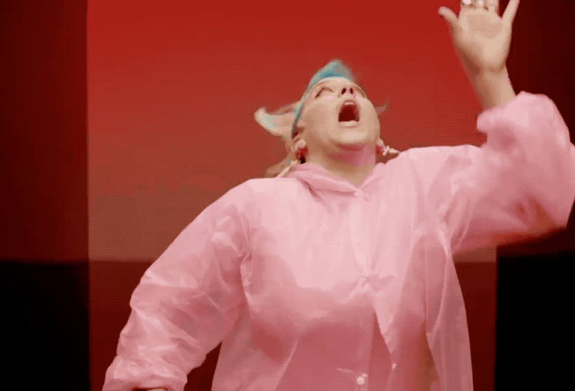 Смешная гифка Сумасшедший танцует.