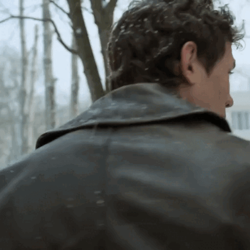 Gif картинка из сериала "Слово пацана".