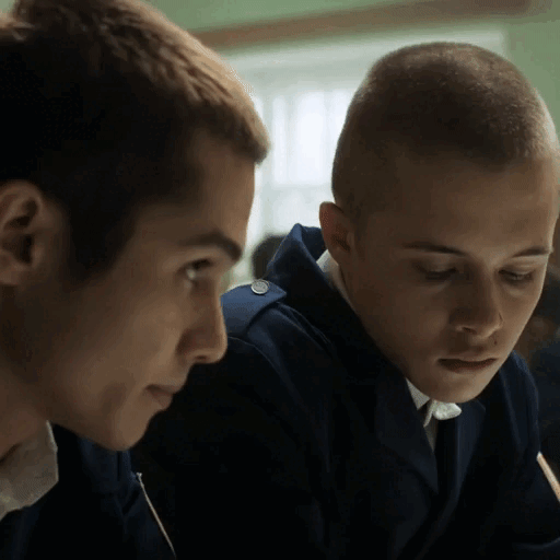 Gif картинка Леона Кемстач.