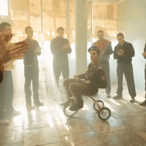 Анимация военный на велосипеде с приколом.