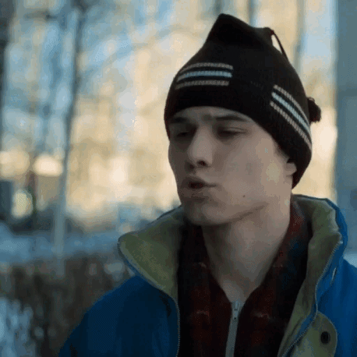 Анимация пацан в шапке "Петушок".