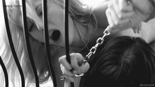 Гифка девушка в наручниках