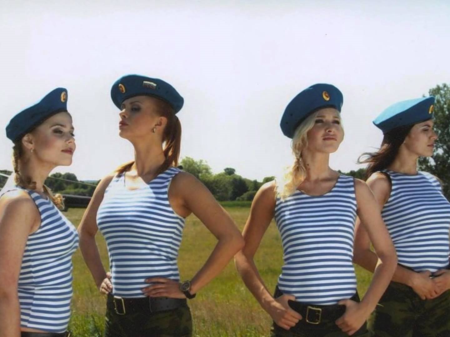 Сексуальные картинки девушки в тельняшке. Сексуальные картинки девушки в тельняшке.