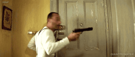 Анимация Пистолет в глазке двери.