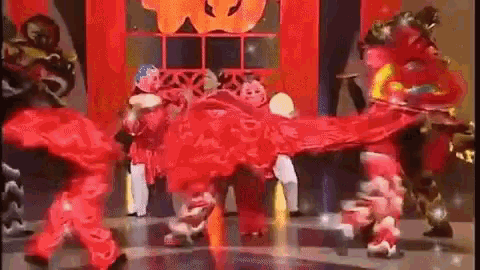 Гифка китайцы празднуют новый год дракона.