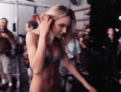 Гиф картинки с сексуальной девушкой в нижнем белье.