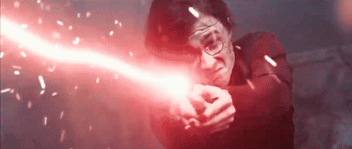 Гифка Гарри потер использует волшебную палочку.
