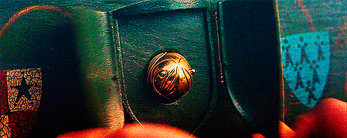 Анимированная картинка Обнаружен снитч Хогвартса.