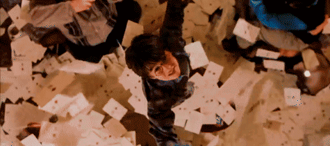 Весёлая анимация Наводнение Гарри письмами о зачислении в Хогвартс.