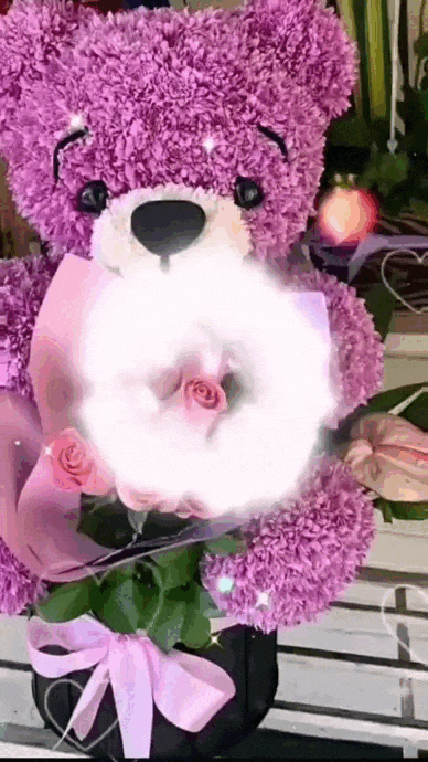 Яркая анимация с праздником женского счастья с плюшевым медведем.