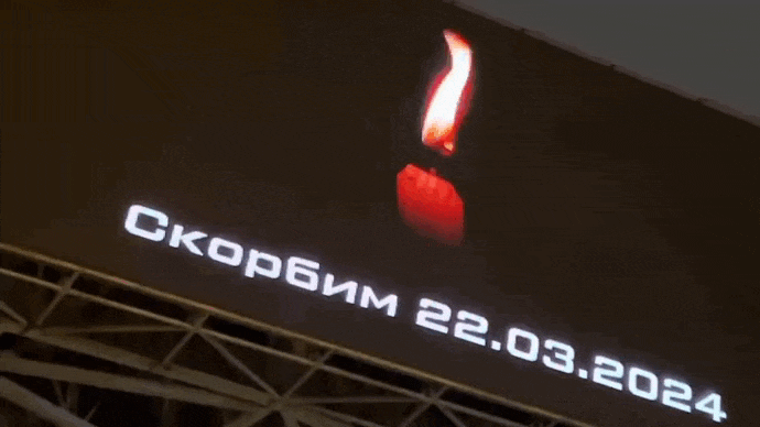 Анимированные свечи памяти 22.03.2024 зажигают на всех рекламных плакатах страны.