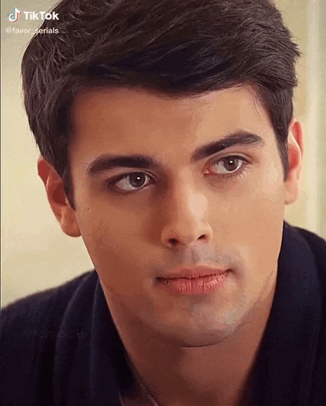 Гиф из тик ток видео с милой улыбкой Дыцевича. Гиф из тик ток видео с милой улыбкой Дыцевича.