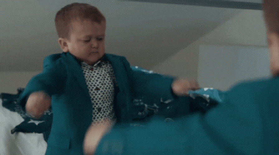 Смешная анимация Хасбик в пиджаке.