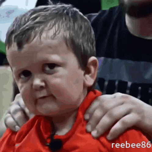 Смешная gif картинка Хасбику разминают плечи перед боем.