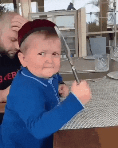 Угрожающая гифка Хасбик с ножом в руке.