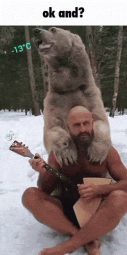 Смешная зимняя gif картинка голый мужик играет на балалайке, а медведь стоит сверху и поёт. Смешная зимняя gif картинка голый мужик играет на балалайке, а медведь стоит сверху и поёт.