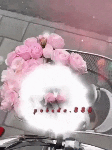 Блестящая анимация с букетом роз для женщин в последний день Июня. Блестящая анимация с букетом роз для женщин в последний день Июня.