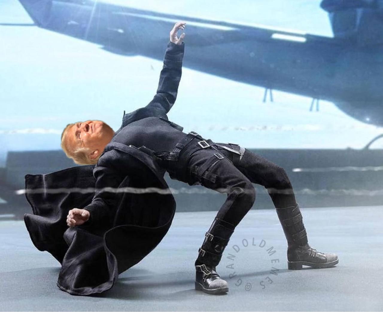 А на этом мемасике Дональд в виде героя из фильма "Матрица".