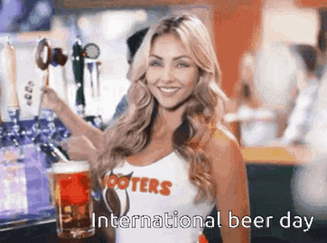 Сексуальные гиф поздравления "International Beer Day" от блондинке с кружкой пива.