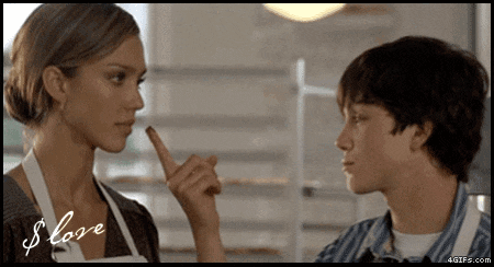 Актриса Jessica Alba соблазнительно облизала палец гиф.