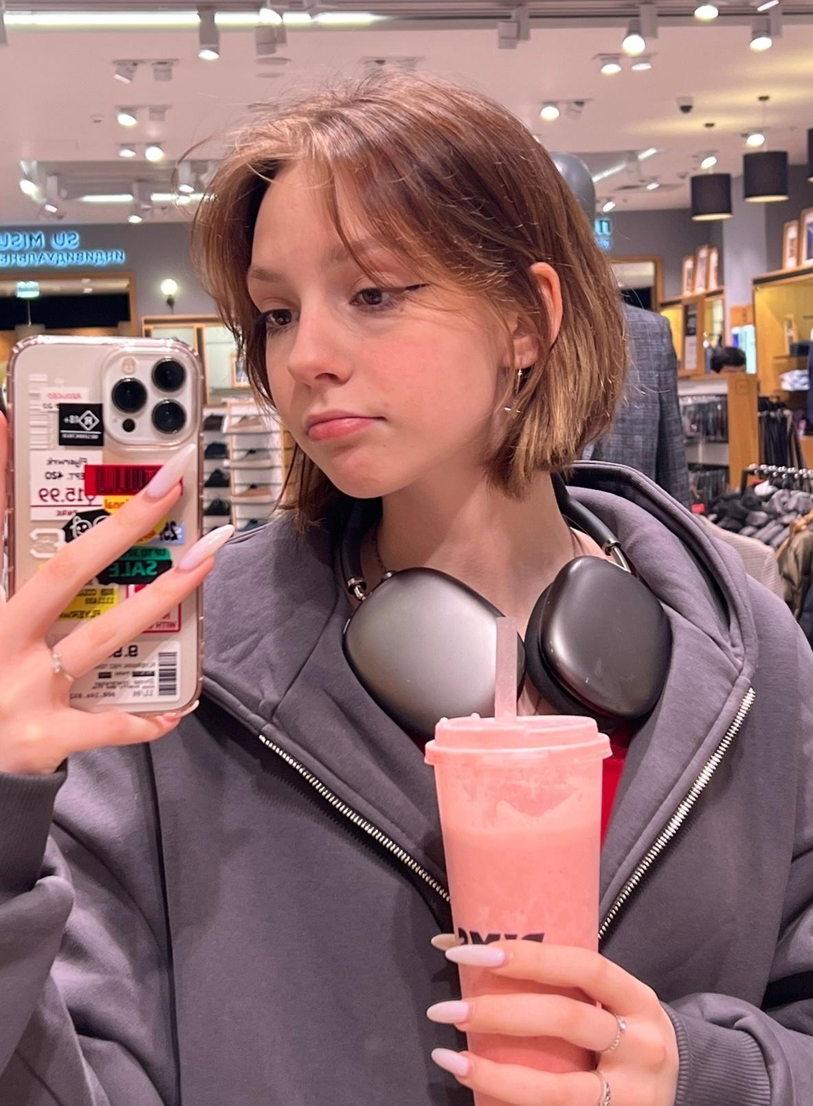 Смешной селфи Анны с её аватарки.