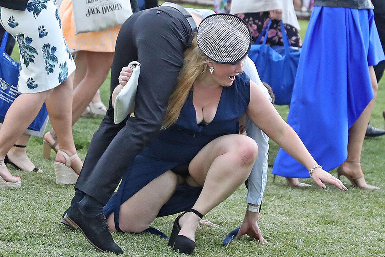 Пикантные ситуации у женщин, Дамы в пикантной ситуации.